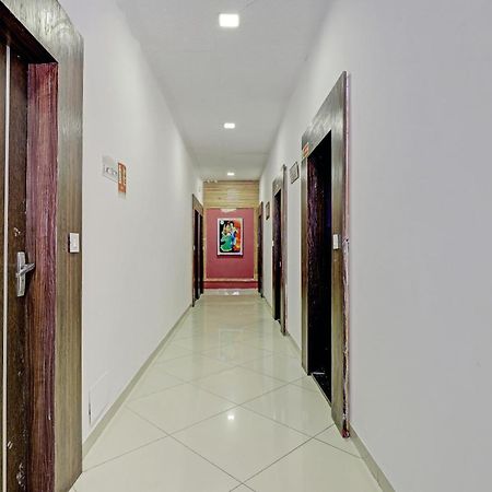 Oyo 11649 Hotel Mahima Gandhinagar Buitenkant foto
