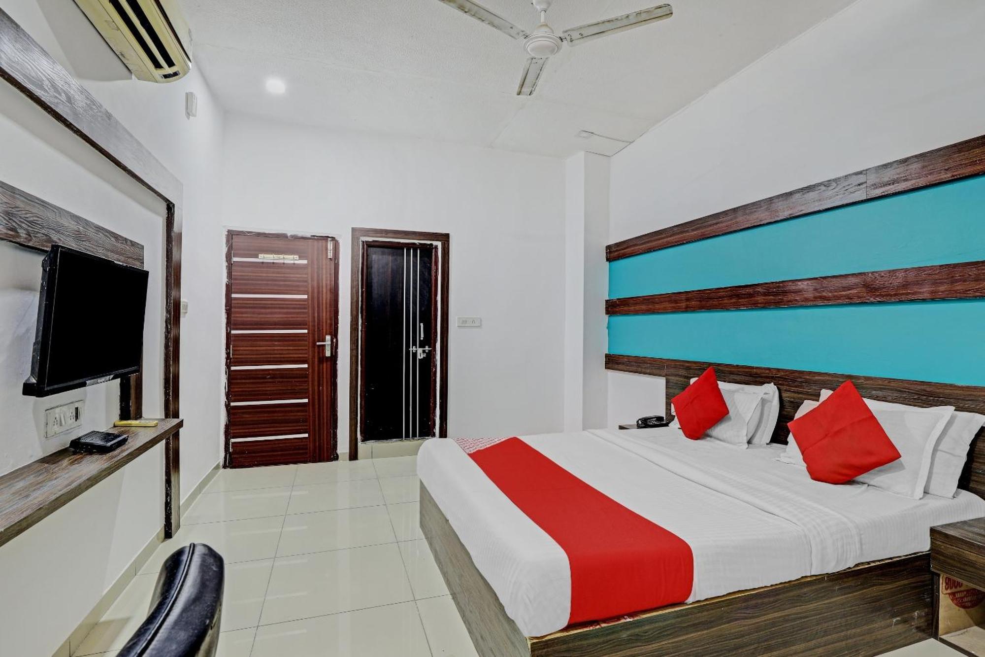 Oyo 11649 Hotel Mahima Gandhinagar Buitenkant foto