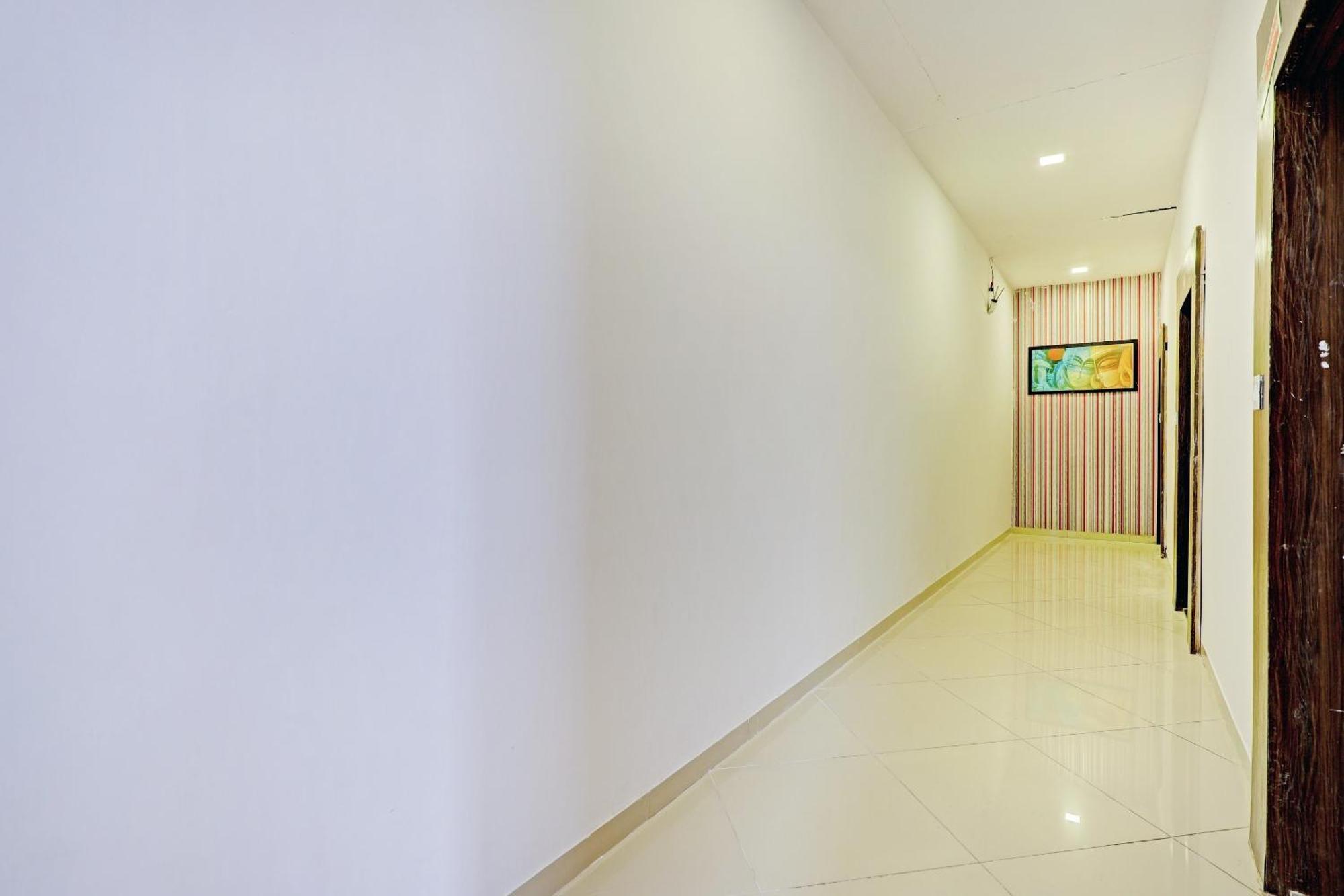 Oyo 11649 Hotel Mahima Gandhinagar Buitenkant foto