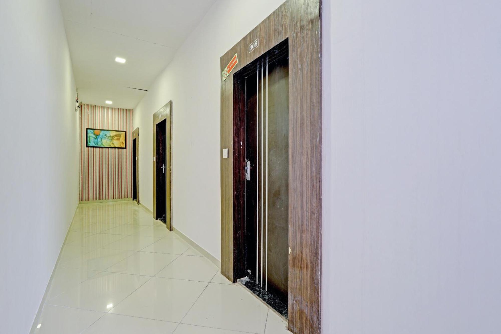 Oyo 11649 Hotel Mahima Gandhinagar Buitenkant foto