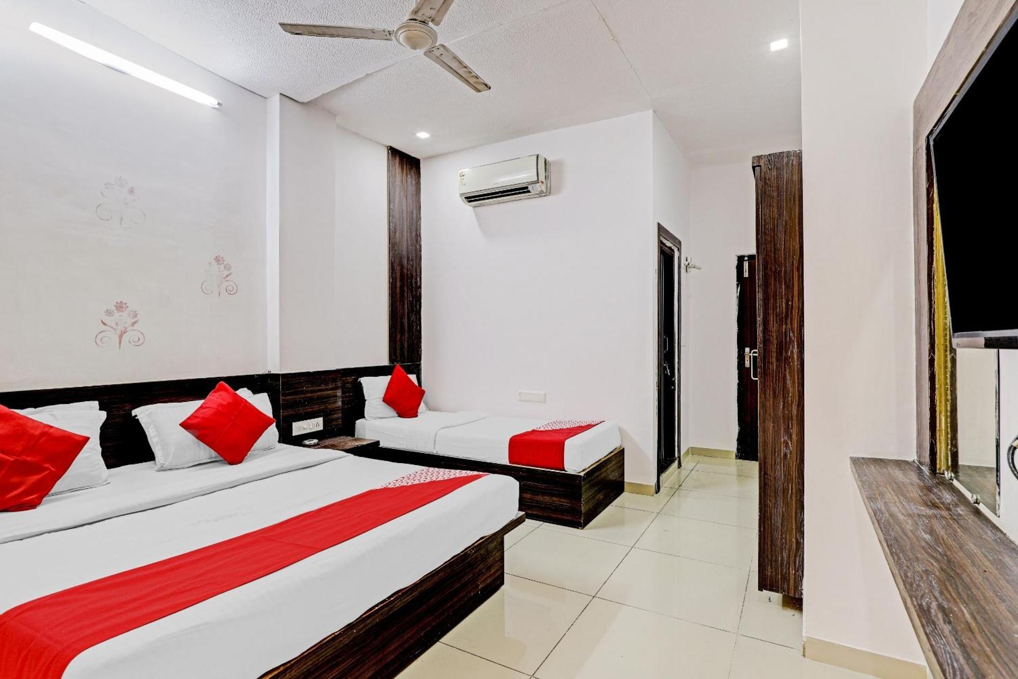 Oyo 11649 Hotel Mahima Gandhinagar Buitenkant foto