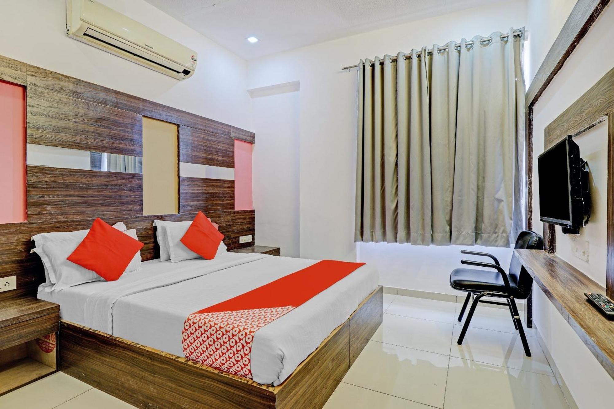 Oyo 11649 Hotel Mahima Gandhinagar Buitenkant foto