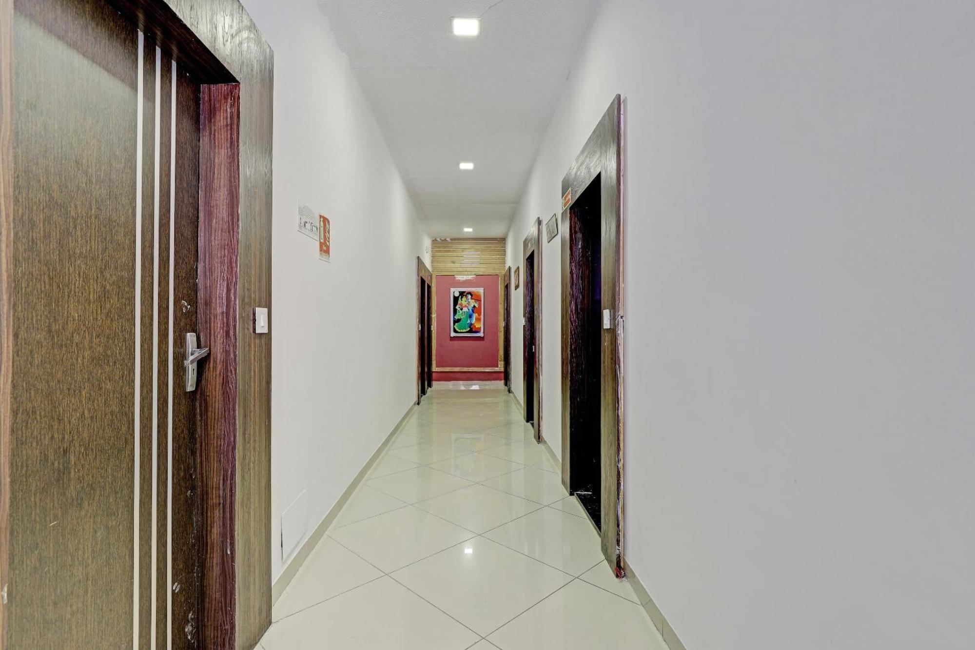 Oyo 11649 Hotel Mahima Gandhinagar Buitenkant foto