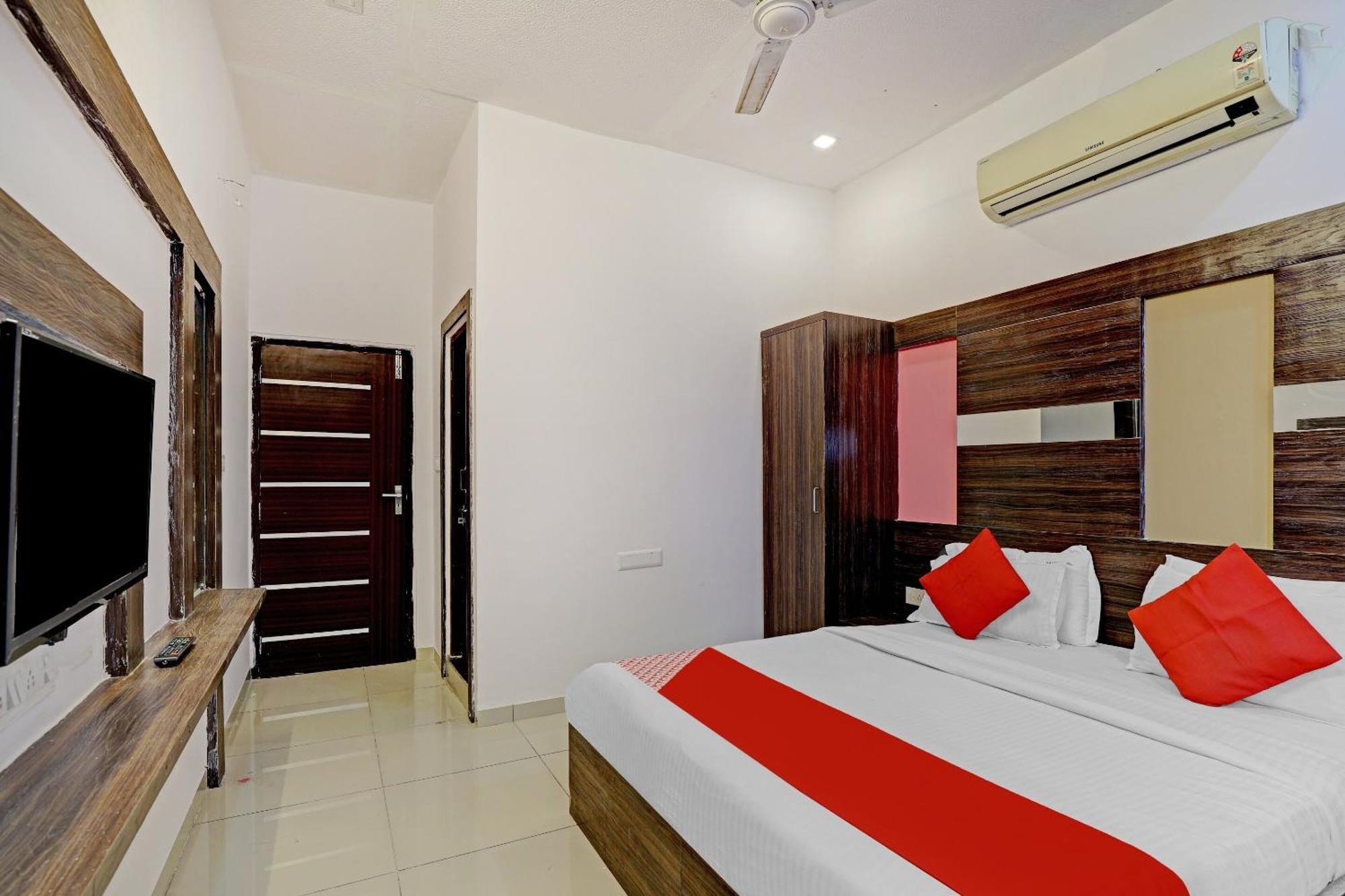 Oyo 11649 Hotel Mahima Gandhinagar Buitenkant foto