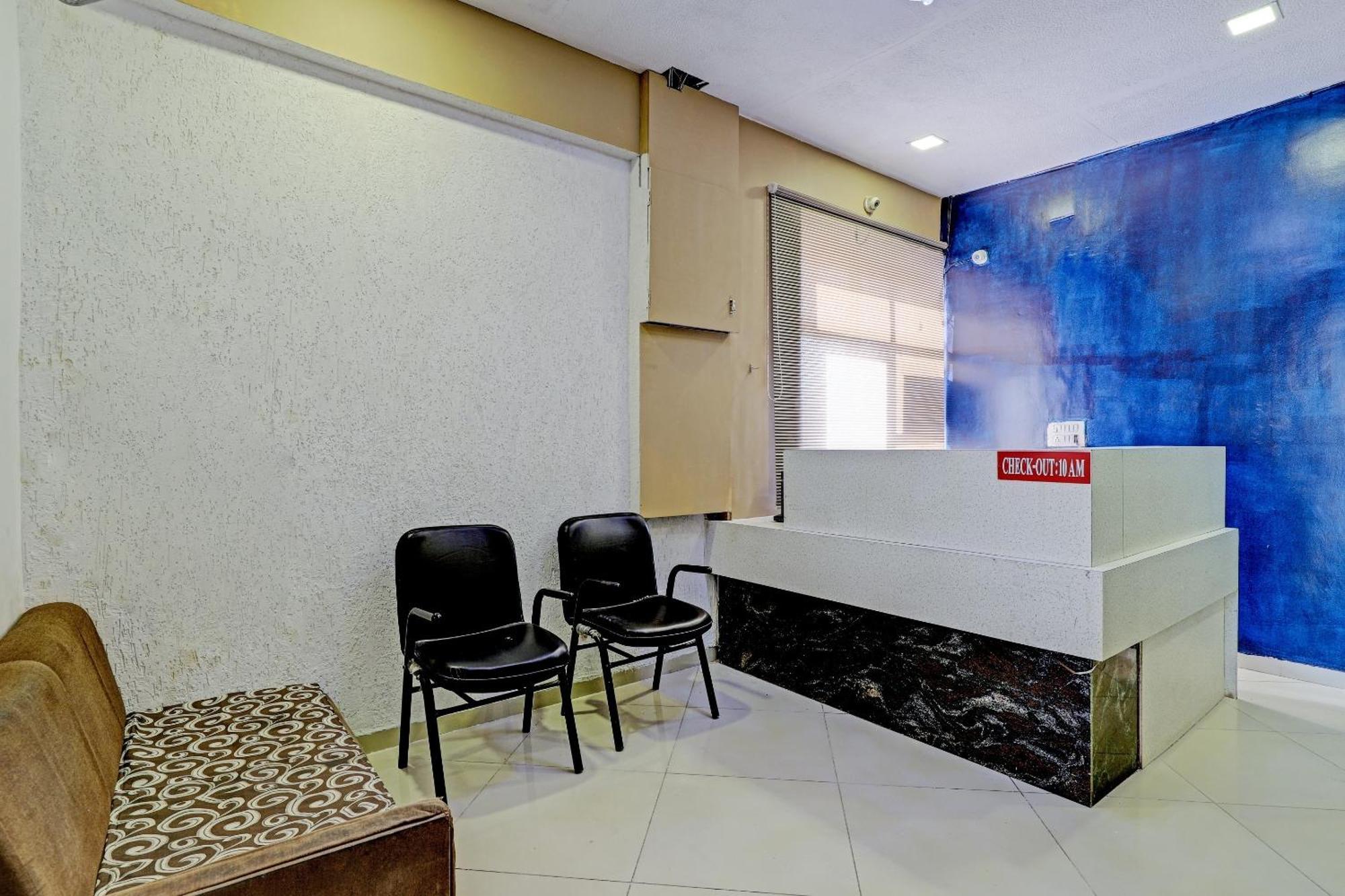 Oyo 11649 Hotel Mahima Gandhinagar Buitenkant foto