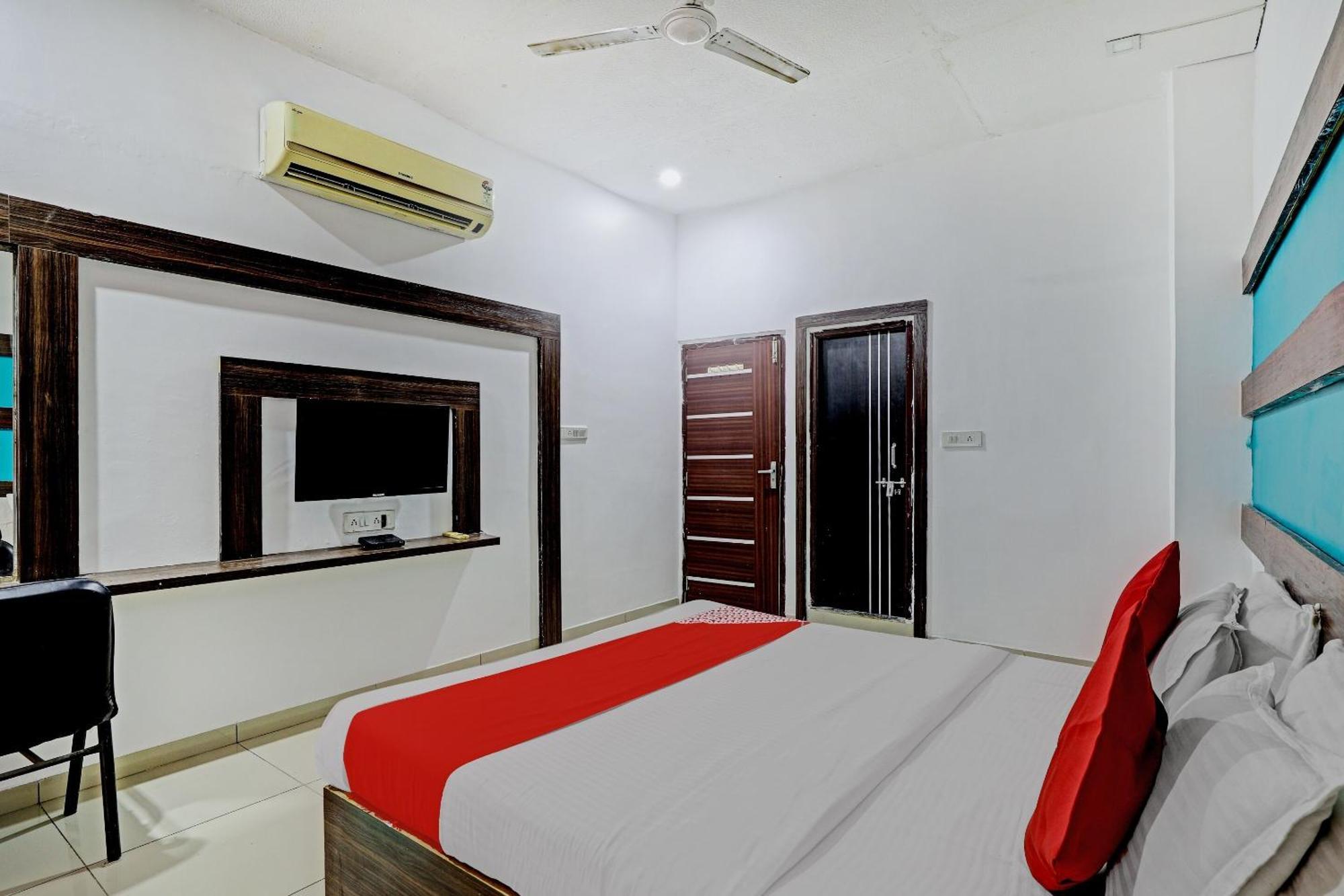 Oyo 11649 Hotel Mahima Gandhinagar Buitenkant foto