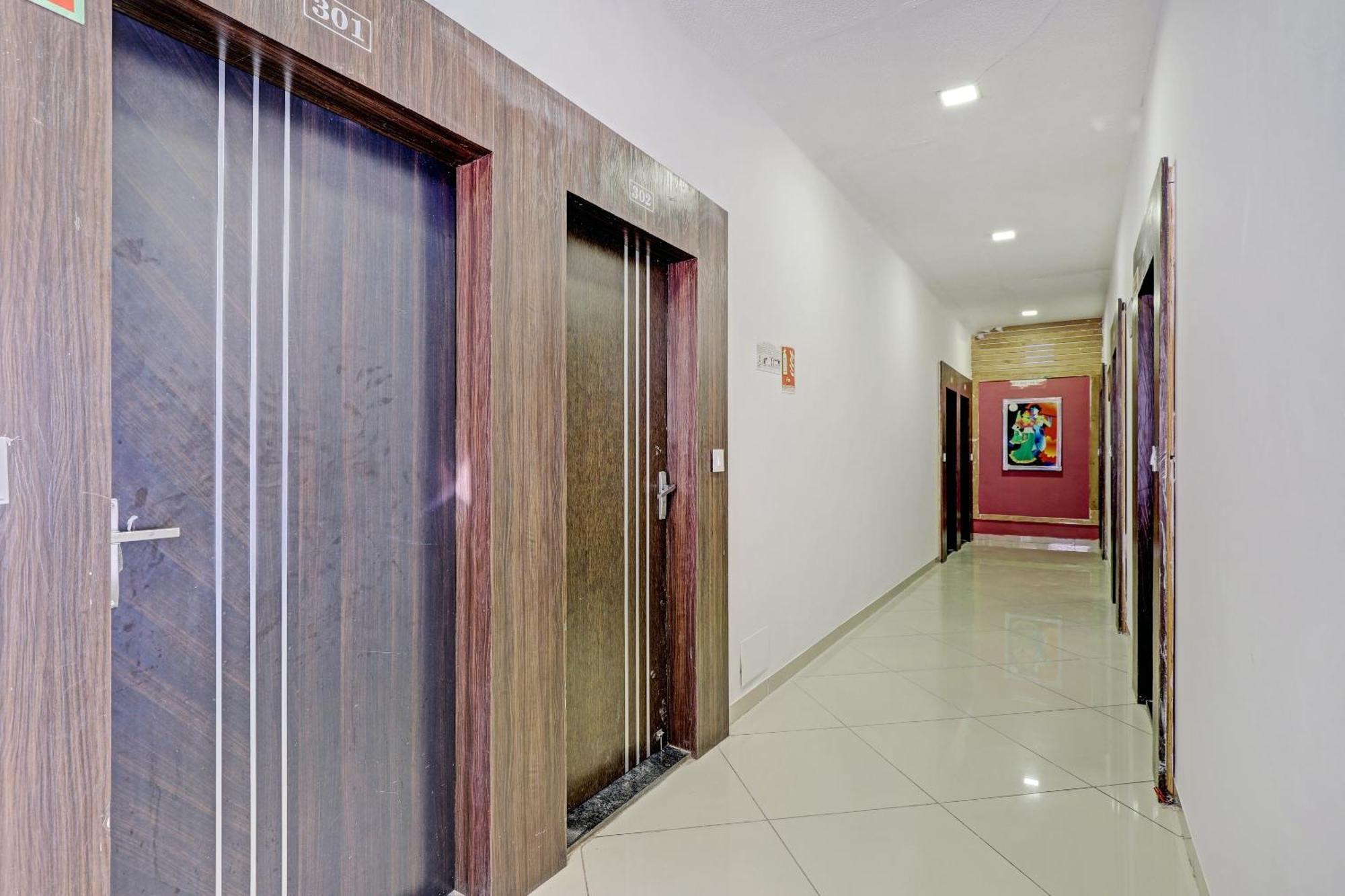 Oyo 11649 Hotel Mahima Gandhinagar Buitenkant foto