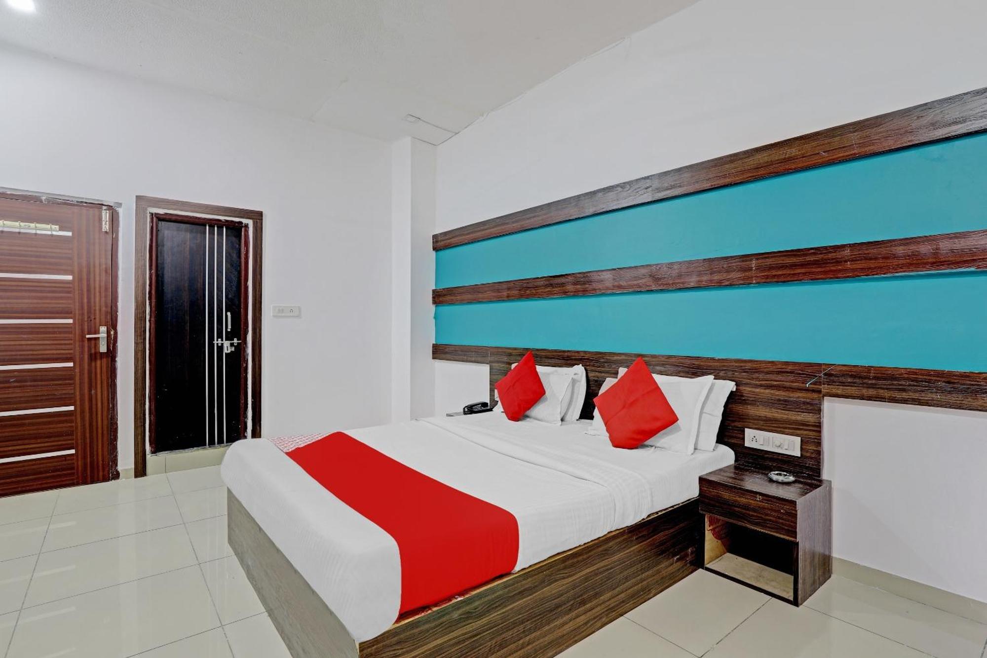 Oyo 11649 Hotel Mahima Gandhinagar Buitenkant foto