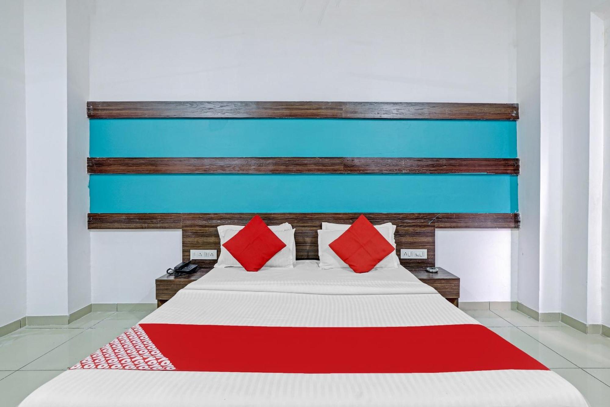 Oyo 11649 Hotel Mahima Gandhinagar Buitenkant foto