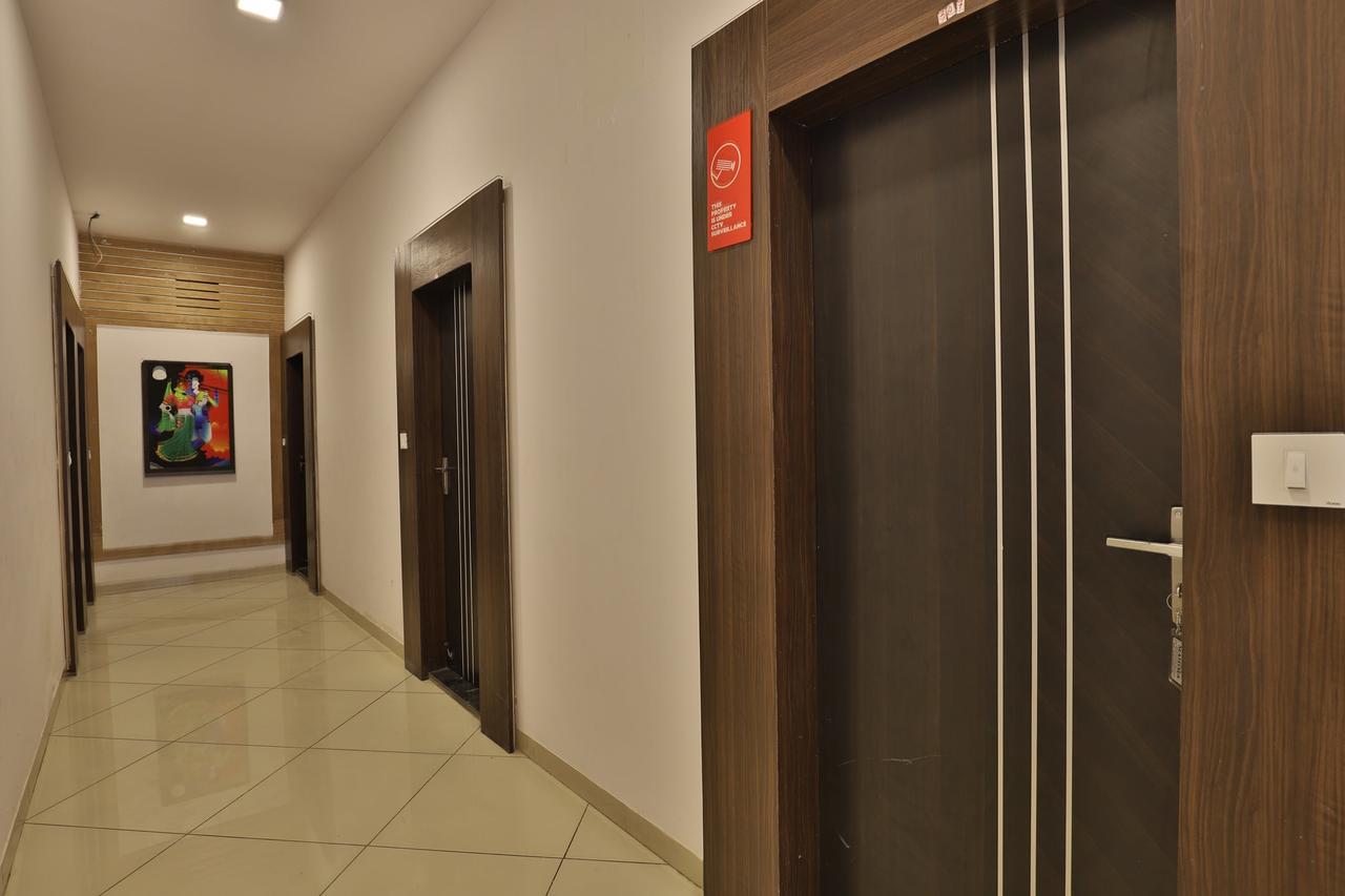 Oyo 11649 Hotel Mahima Gandhinagar Buitenkant foto