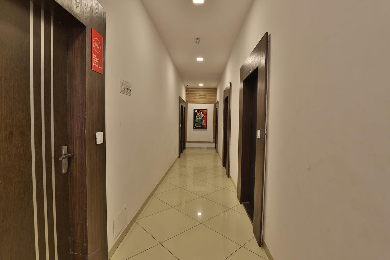 Oyo 11649 Hotel Mahima Gandhinagar Buitenkant foto