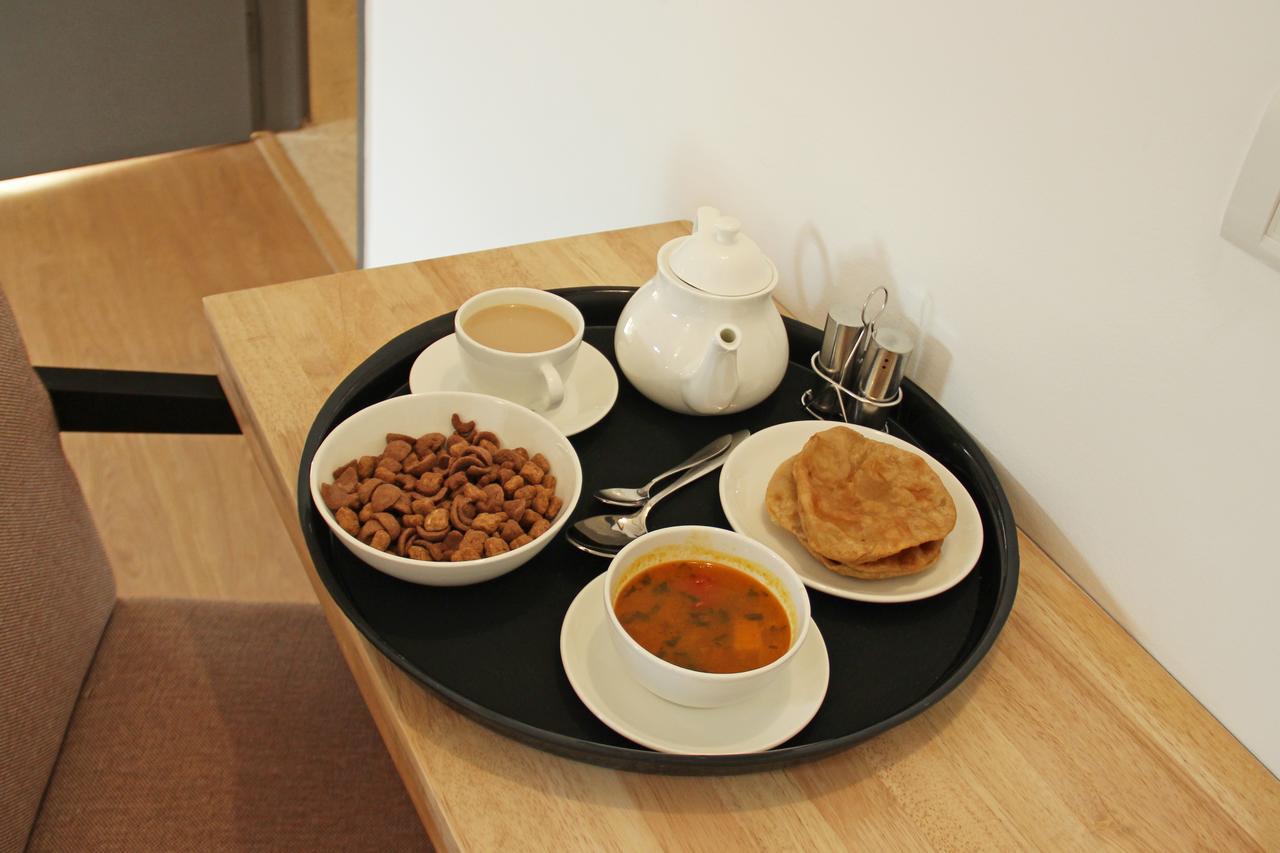 Oyo 11649 Hotel Mahima Gandhinagar Buitenkant foto