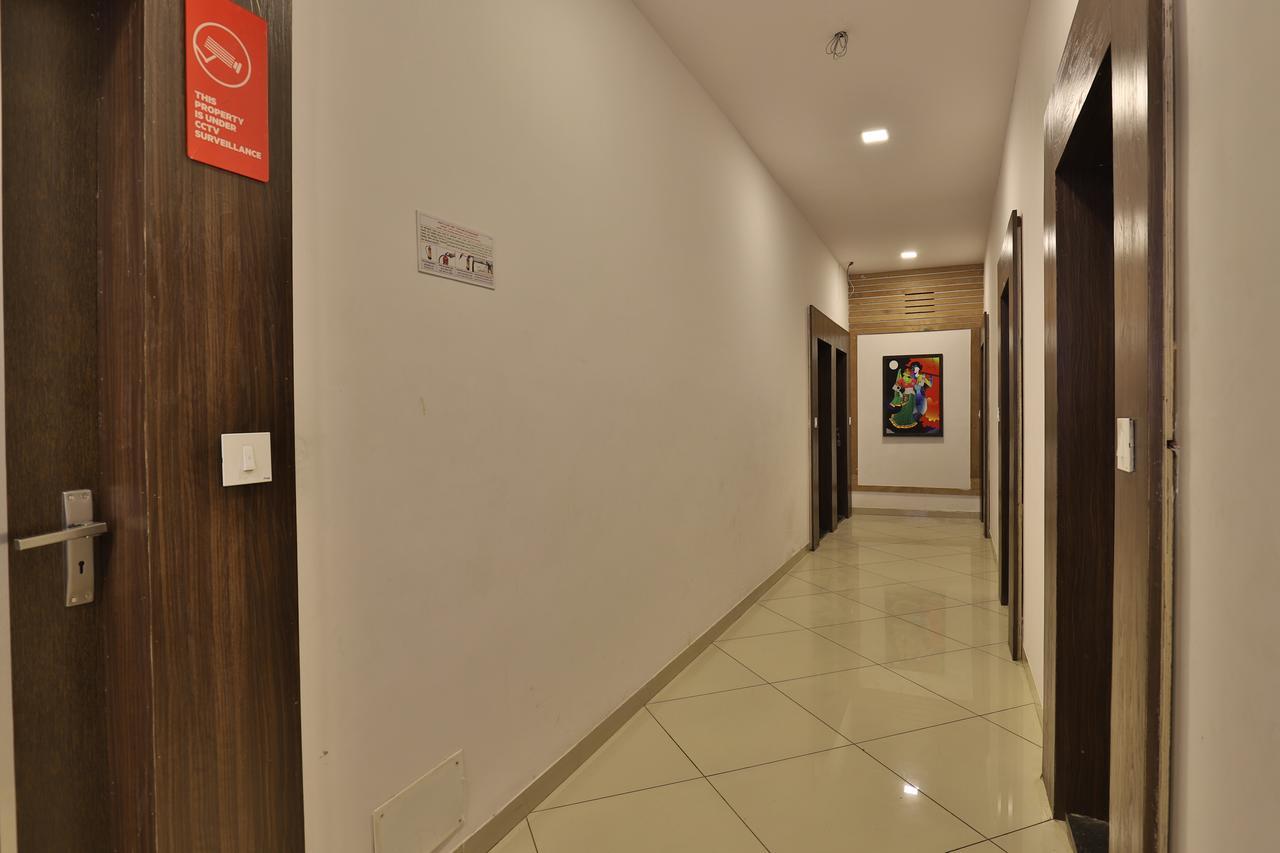 Oyo 11649 Hotel Mahima Gandhinagar Buitenkant foto