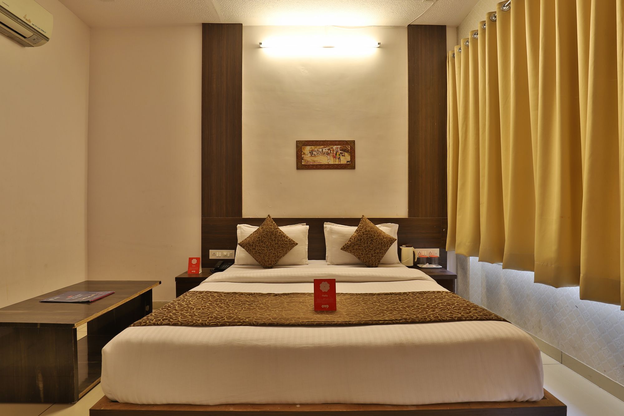 Oyo 11649 Hotel Mahima Gandhinagar Buitenkant foto
