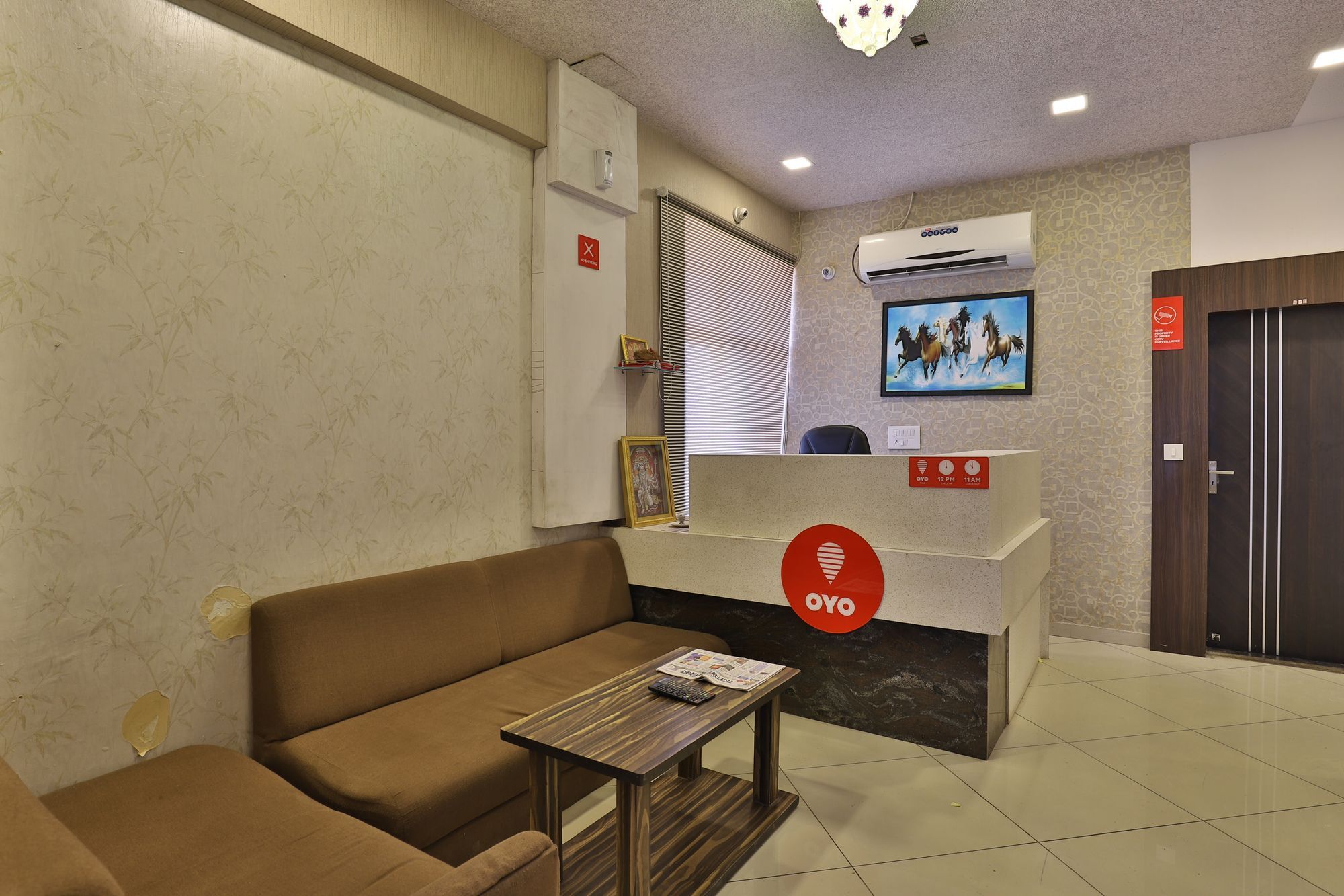 Oyo 11649 Hotel Mahima Gandhinagar Buitenkant foto