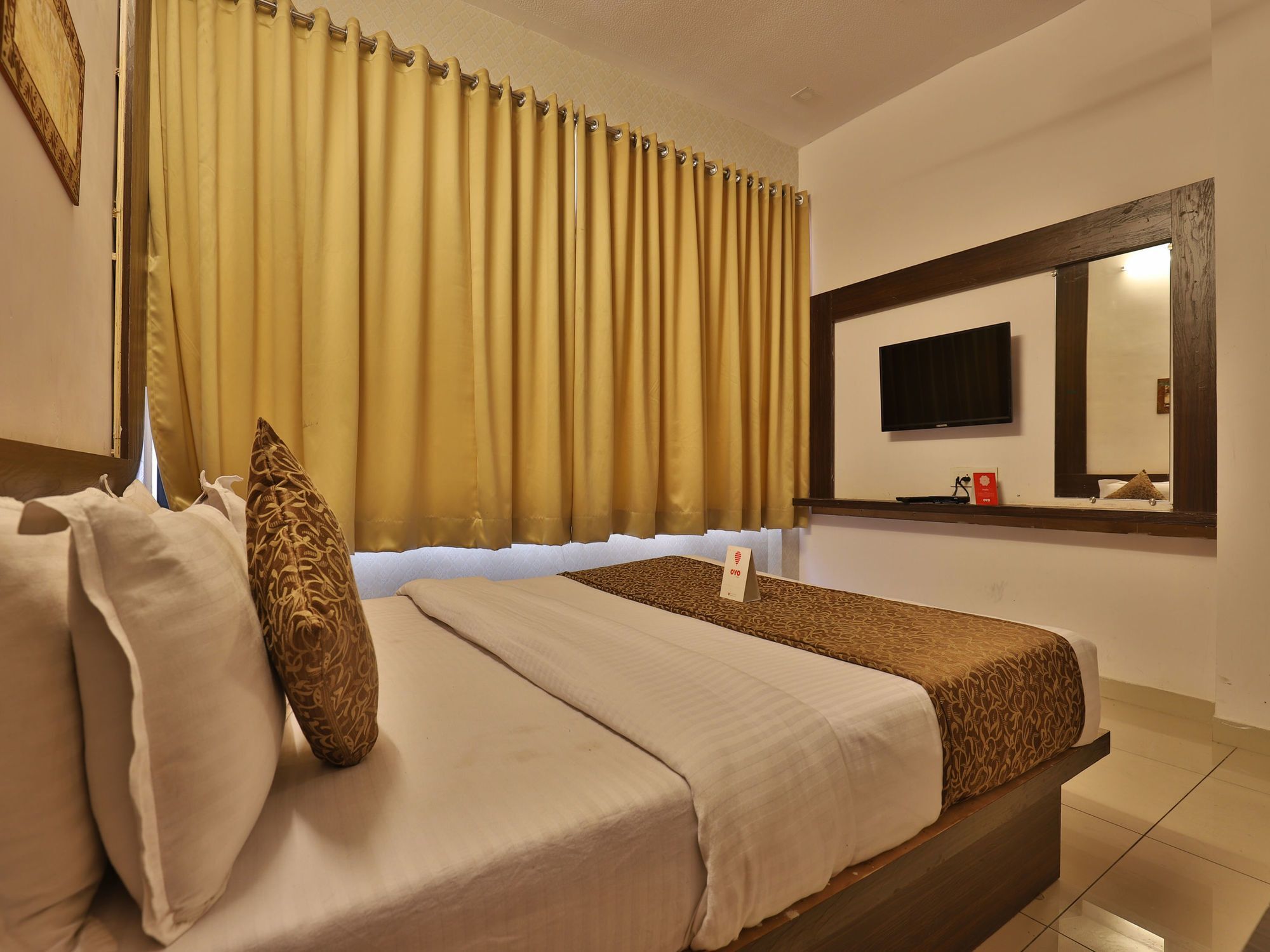 Oyo 11649 Hotel Mahima Gandhinagar Buitenkant foto