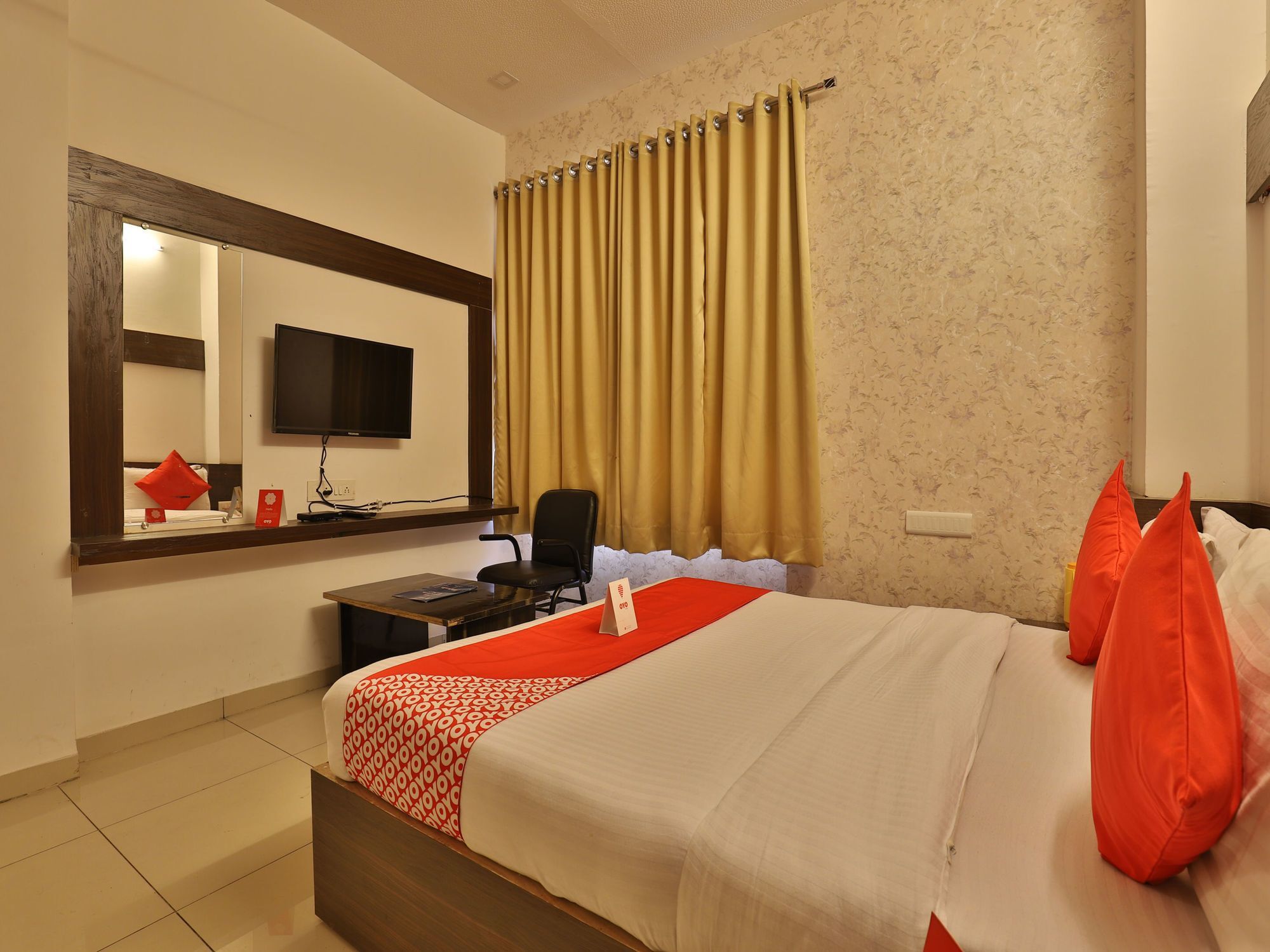 Oyo 11649 Hotel Mahima Gandhinagar Buitenkant foto