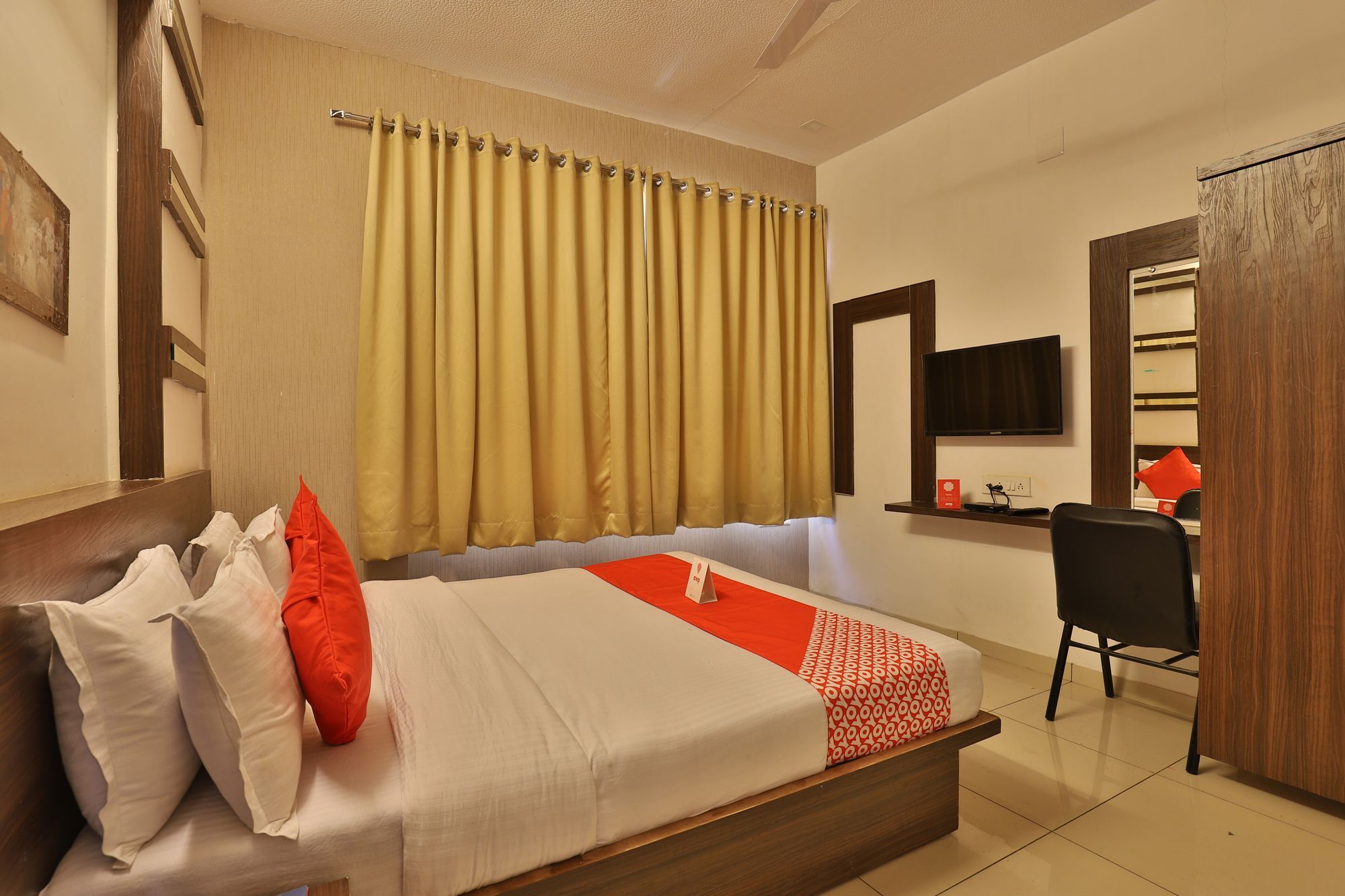 Oyo 11649 Hotel Mahima Gandhinagar Buitenkant foto